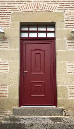 Porte exterieure rouge